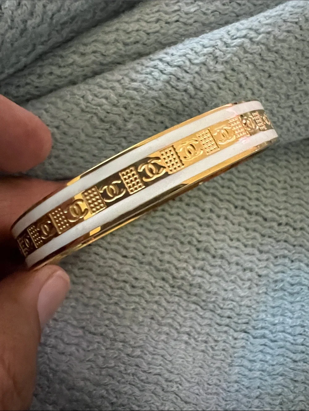 White and Gold fashion Link Enamel Bangle